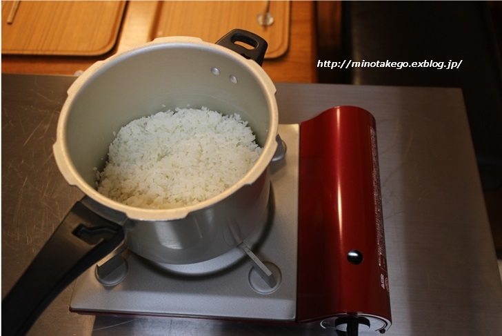 食の防災訓練してみました ~災害時も圧力鍋でご飯~_e0343145_20345436.jpg