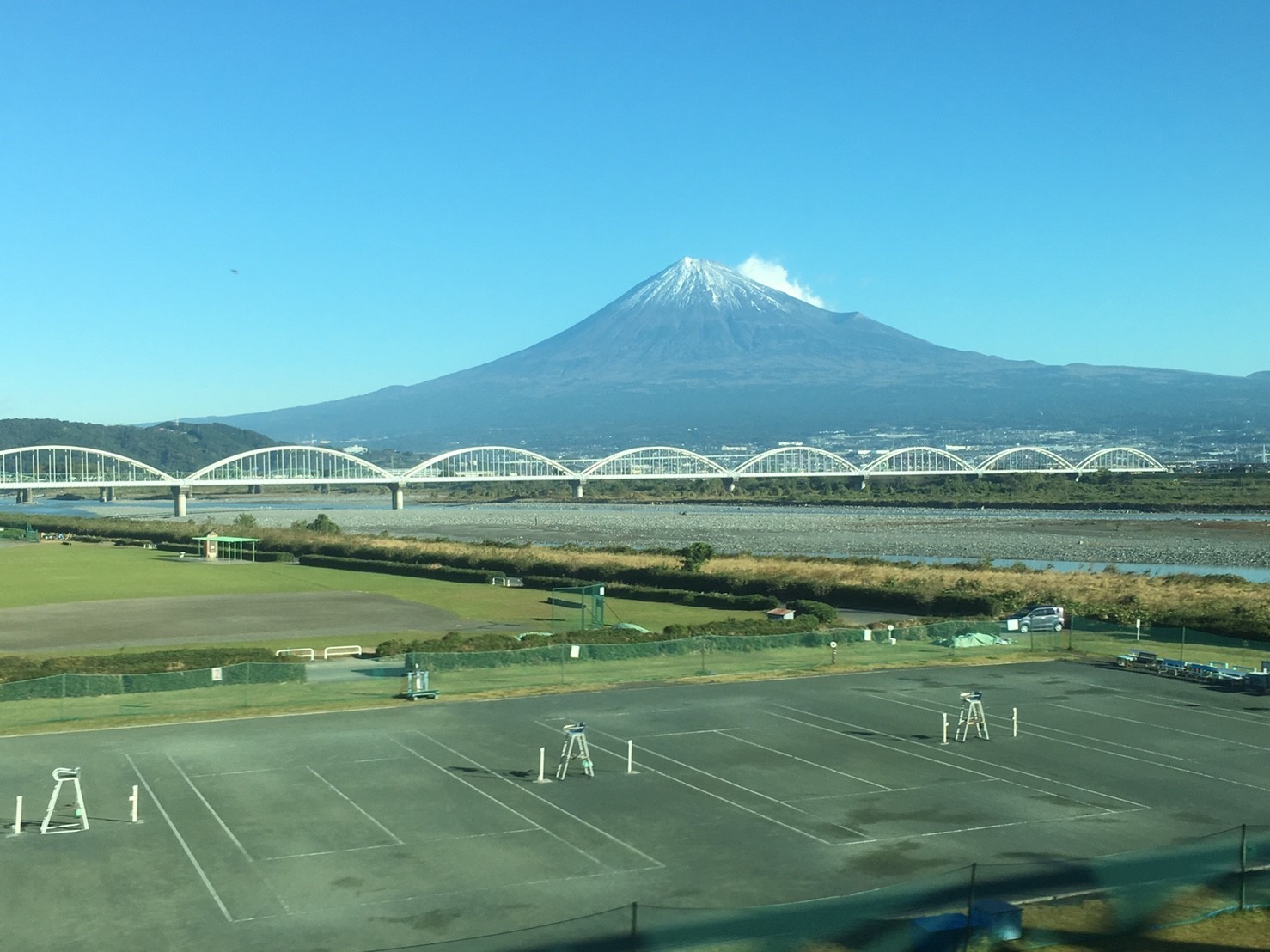 富士山ビューシリーズ　　新幹線からの『冠雪の富士』_b0011584_08514179.jpg