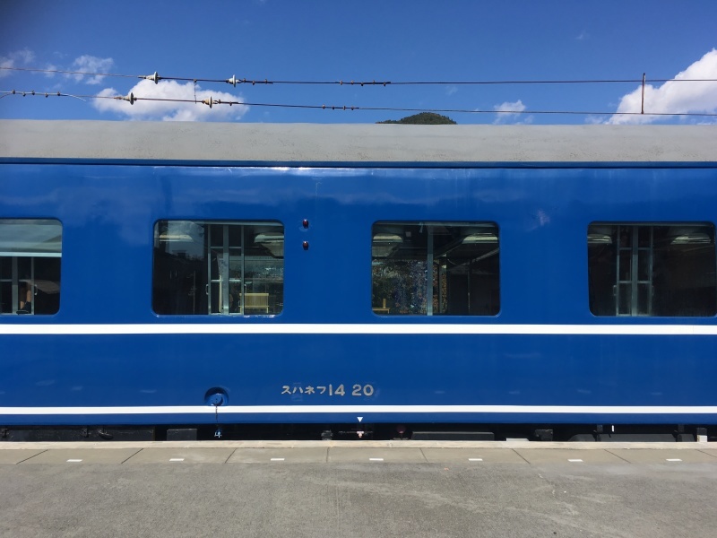 ブルートレインで寝台特急気分を味わう♪　下吉田駅ブルートレインテラス②_d0367998_22475228.jpg