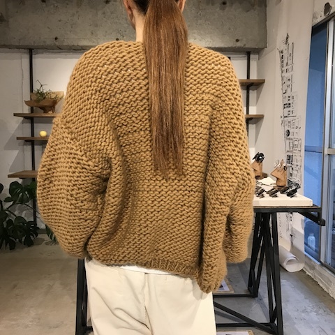 寒くなりました、、ニットの季節到来！_d0364239_19555199.jpg