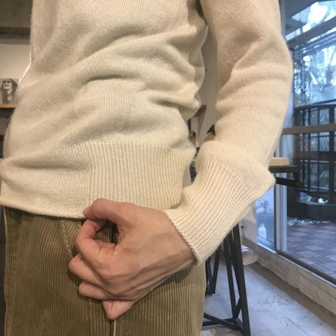 白いニット Koton_d0364239_20254535.jpg