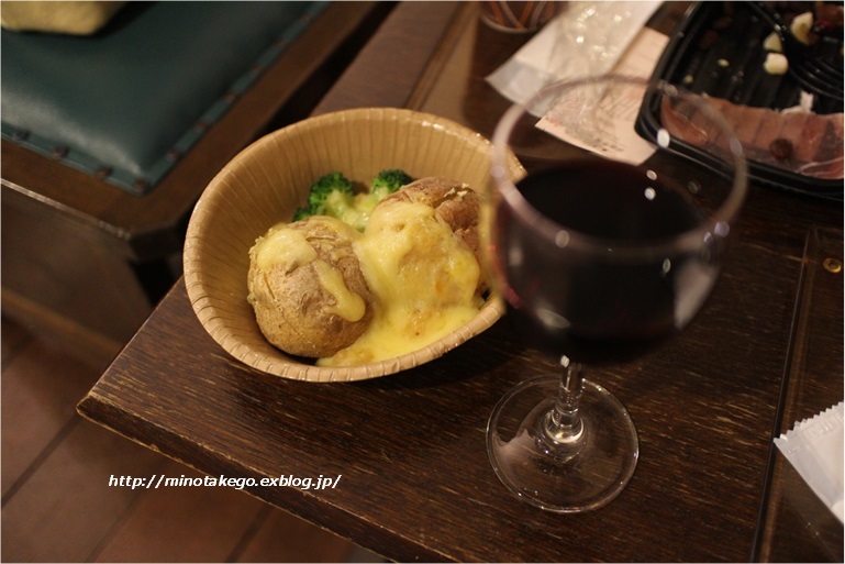 自由学園明日館で癒しの夜 ~ボジョレーと暖炉~_e0343145_12055097.jpg