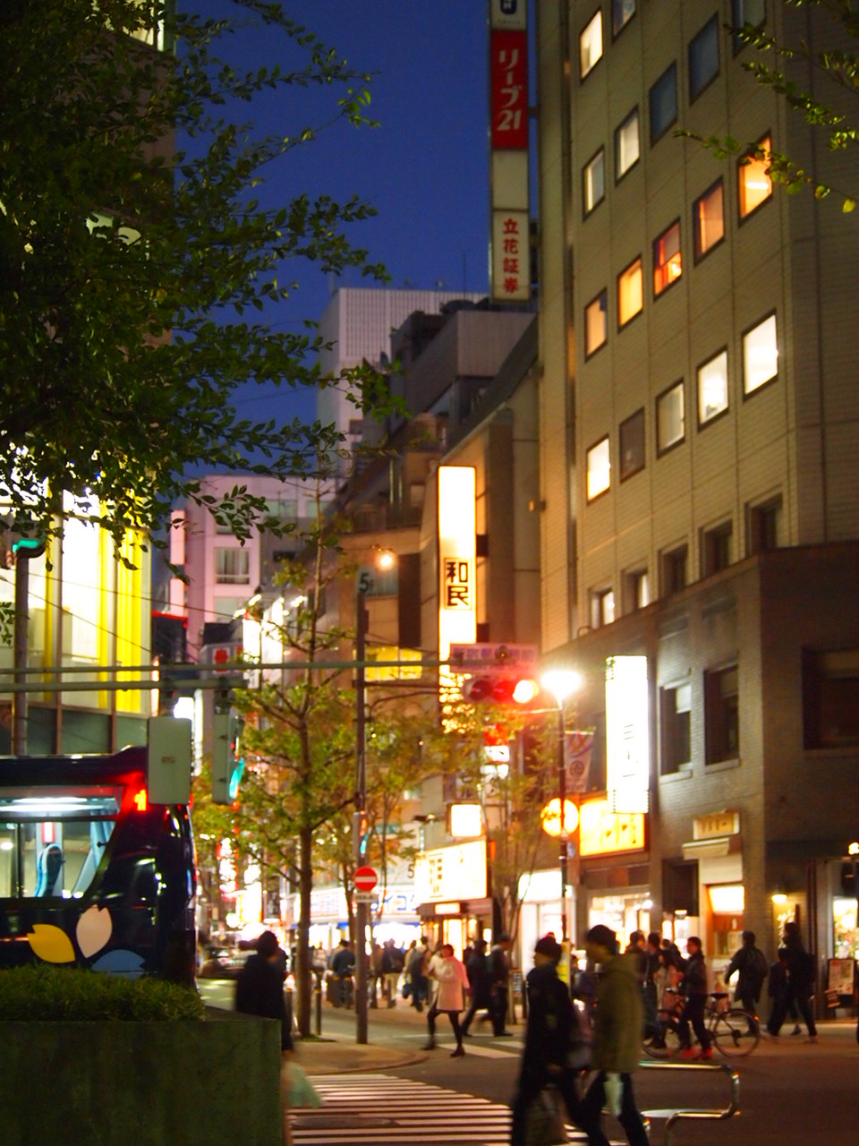 日曜日の西新宿界隈の点景。。_a0214329_22515167.jpg