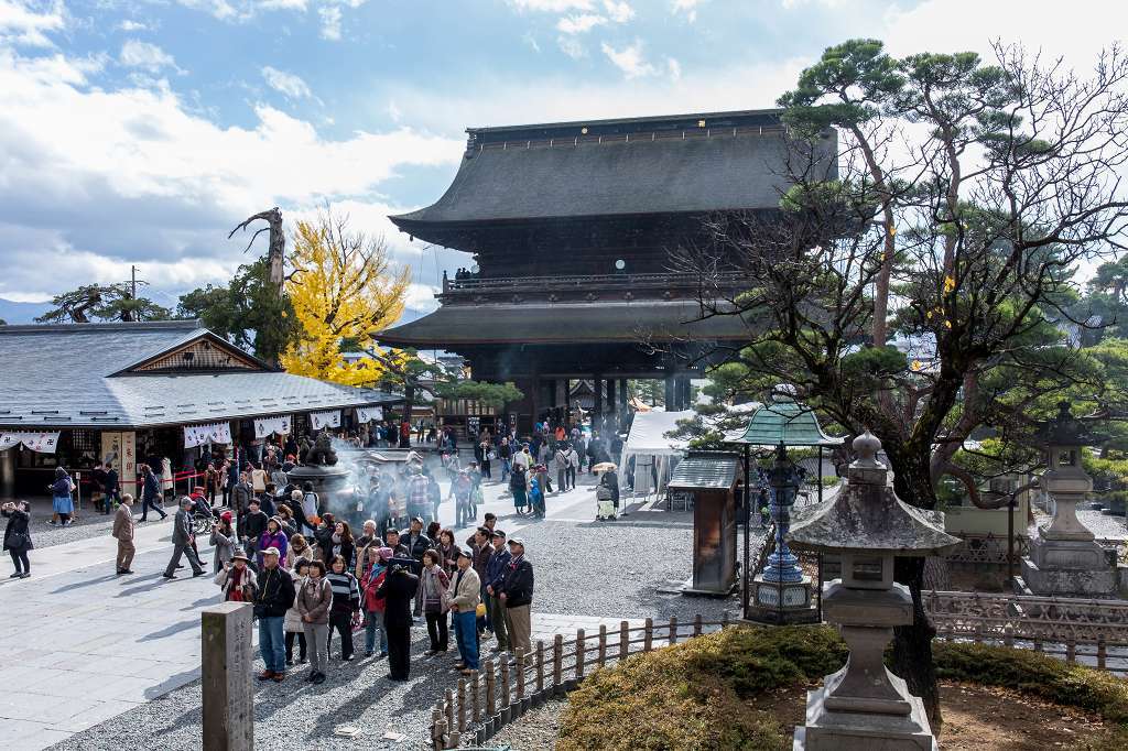 鐘が鳴るなり善光寺_f0044056_20115756.jpg