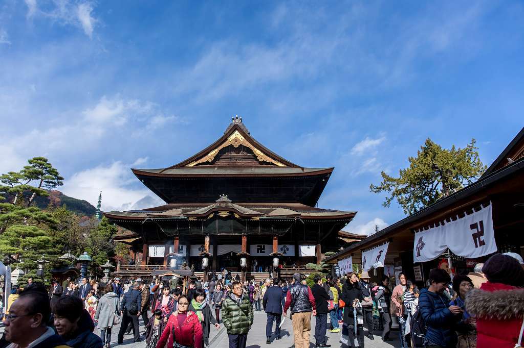 鐘が鳴るなり善光寺_f0044056_20175505.jpg