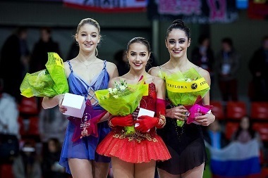 フランス国際２０１７・女子＆アイスダンス―アリーナ・ザギトワ選手、フリー歴代２位の高得点でGP２勝目_c0309082_23563866.jpg