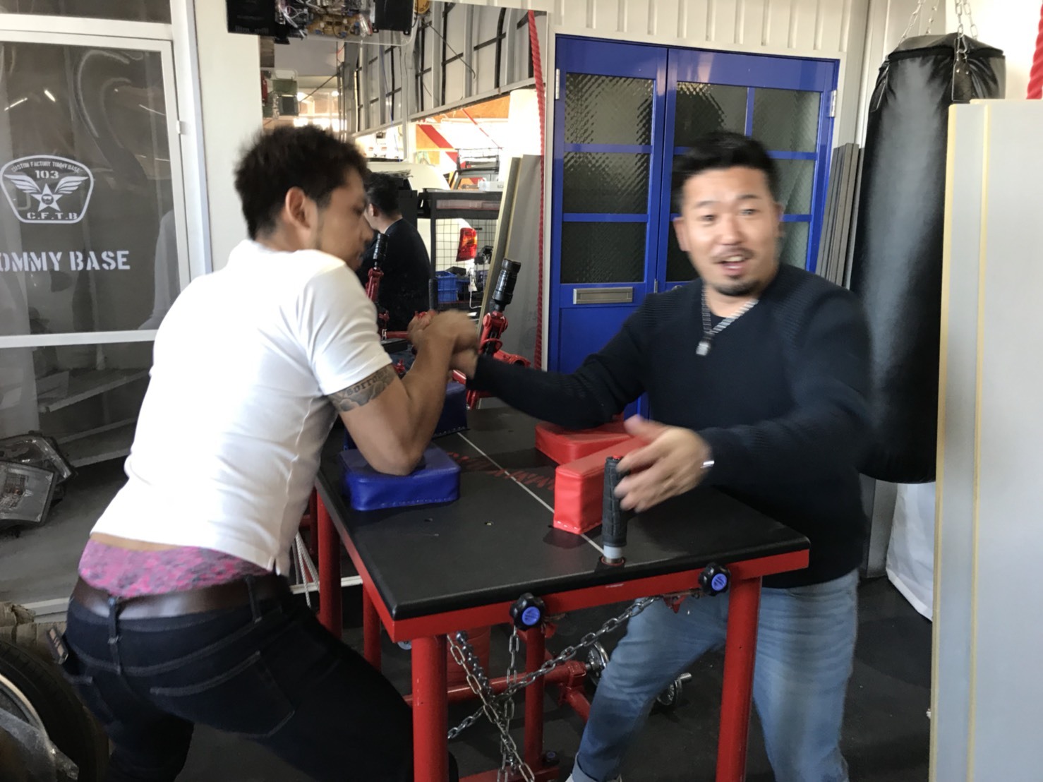 11月20日(月)トミーベース カスタムブログ☆QX56 更に進化を遂げて再撮影!!_b0127002_12103441.jpg