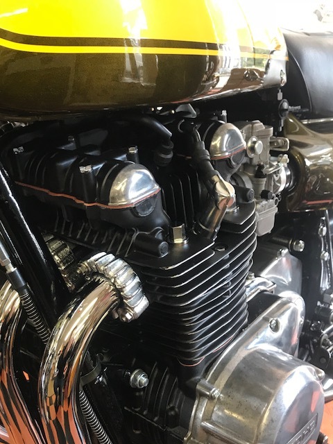 KAWASAKI Z1 ヨーロッパ仕様には、メタルプラグキャップが似合い