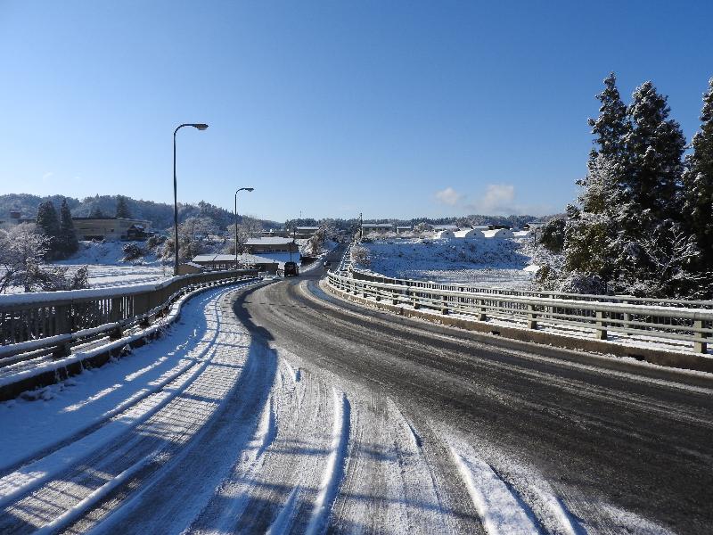 　11月の雪化粧　（美女島橋）_f0290971_1691992.jpg