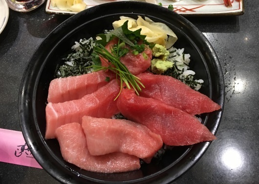 築地すしざんまい本店の本まぐろ丼_f0212586_09530766.jpg