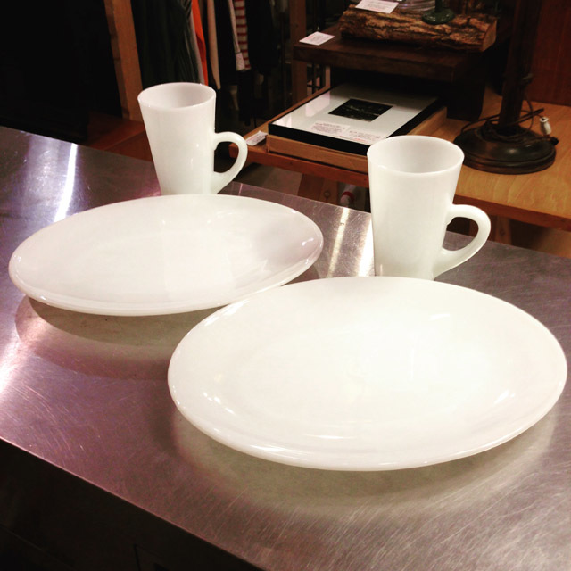 ファイヤーキング ホワイト パティオ オーバルプラッター ＆ パティオマグセット Fire-King - ファイヤーキング ホワイト パティオ オーバルプラッター