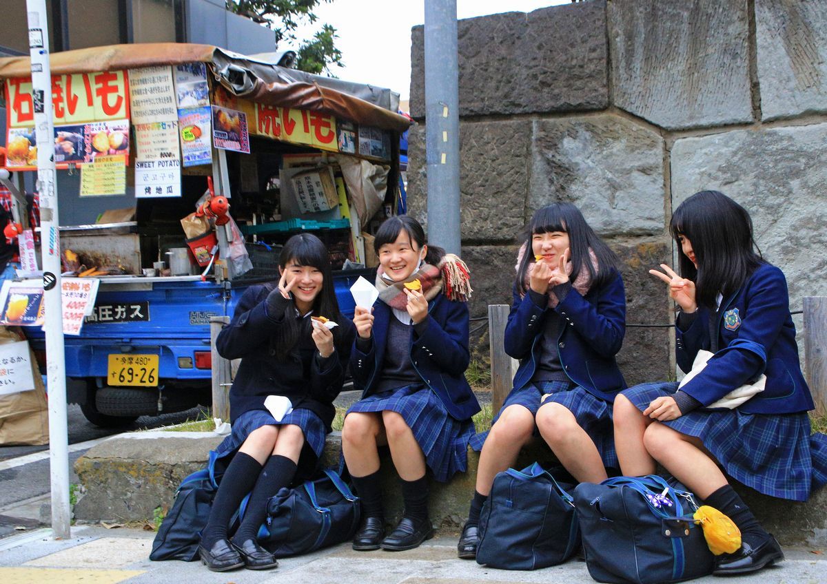 セーラー服　街撮り　電車 芋ガール？ : イーハトーブ・ガーデン