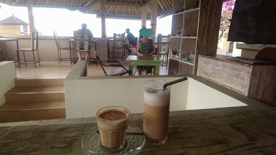 見晴らしサイコー！な The Cup Coffee Shop & Cafe @ Tukadse, Amed (\'17年4月)_d0368045_2213432.jpg
