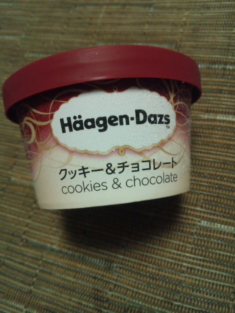 ハーゲンダッツ　クッキー＆チョコレート_f0076001_031227.jpg