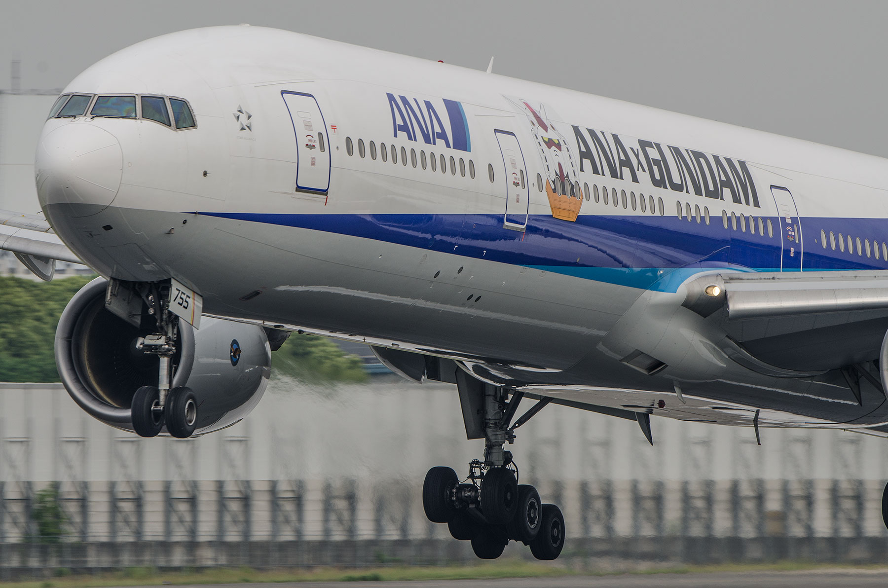 航空機・ヘリコプター ANA GUNDAM JET Boeing 777-300 Boeing 777-300 ANA Gundam Jet | HLJ.com