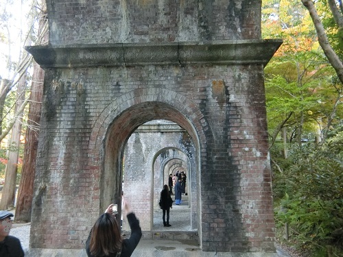 紅葉の南禅寺・水路閣_b0120541_15354982.jpg