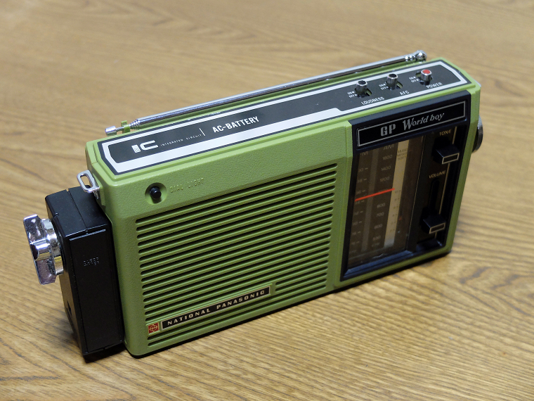 三色Radio ＜ナショナル　GPワールドボーイ　RF-747＞_c0193947_1945498.jpg