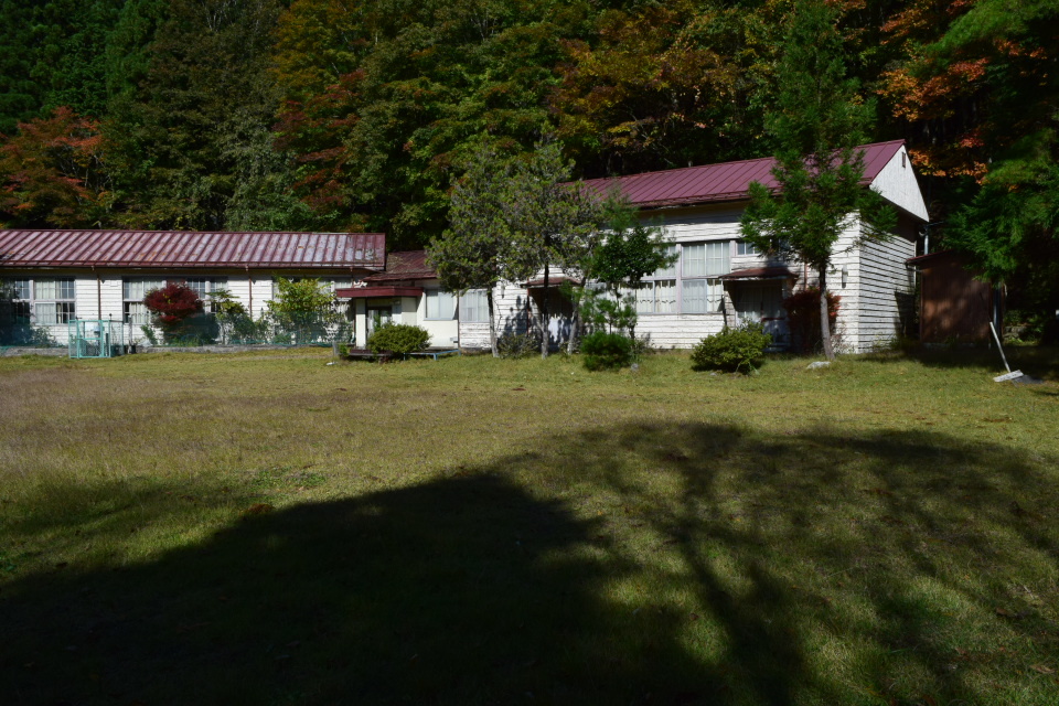 埼玉県秩父市の旧大滝村立小学校三峰分校(建築家・関根要太郎作品再見)_f0142606_03510602.jpg