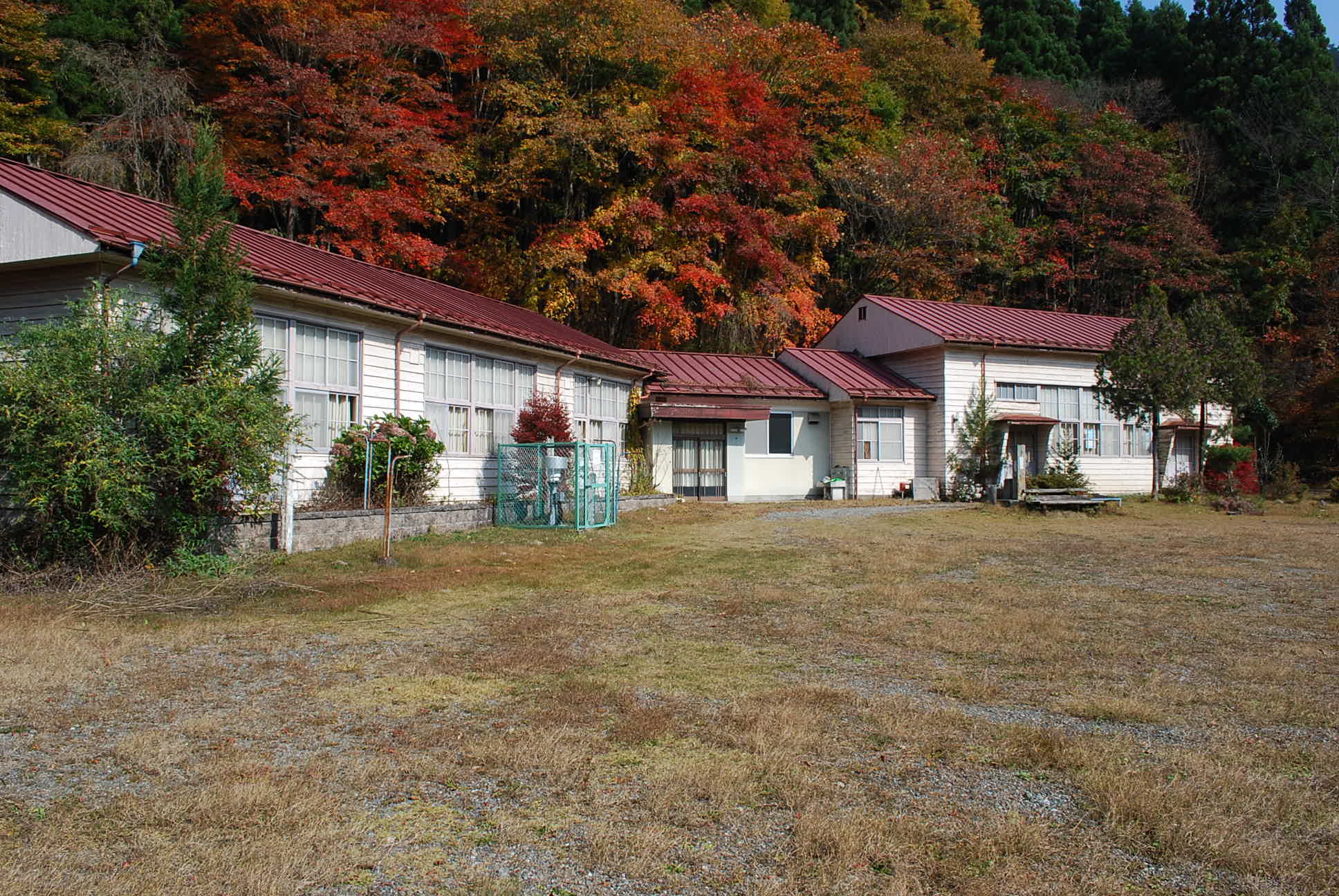 埼玉県秩父市の旧大滝村立小学校三峰分校(建築家・関根要太郎作品再見)_f0142606_03582841.jpg