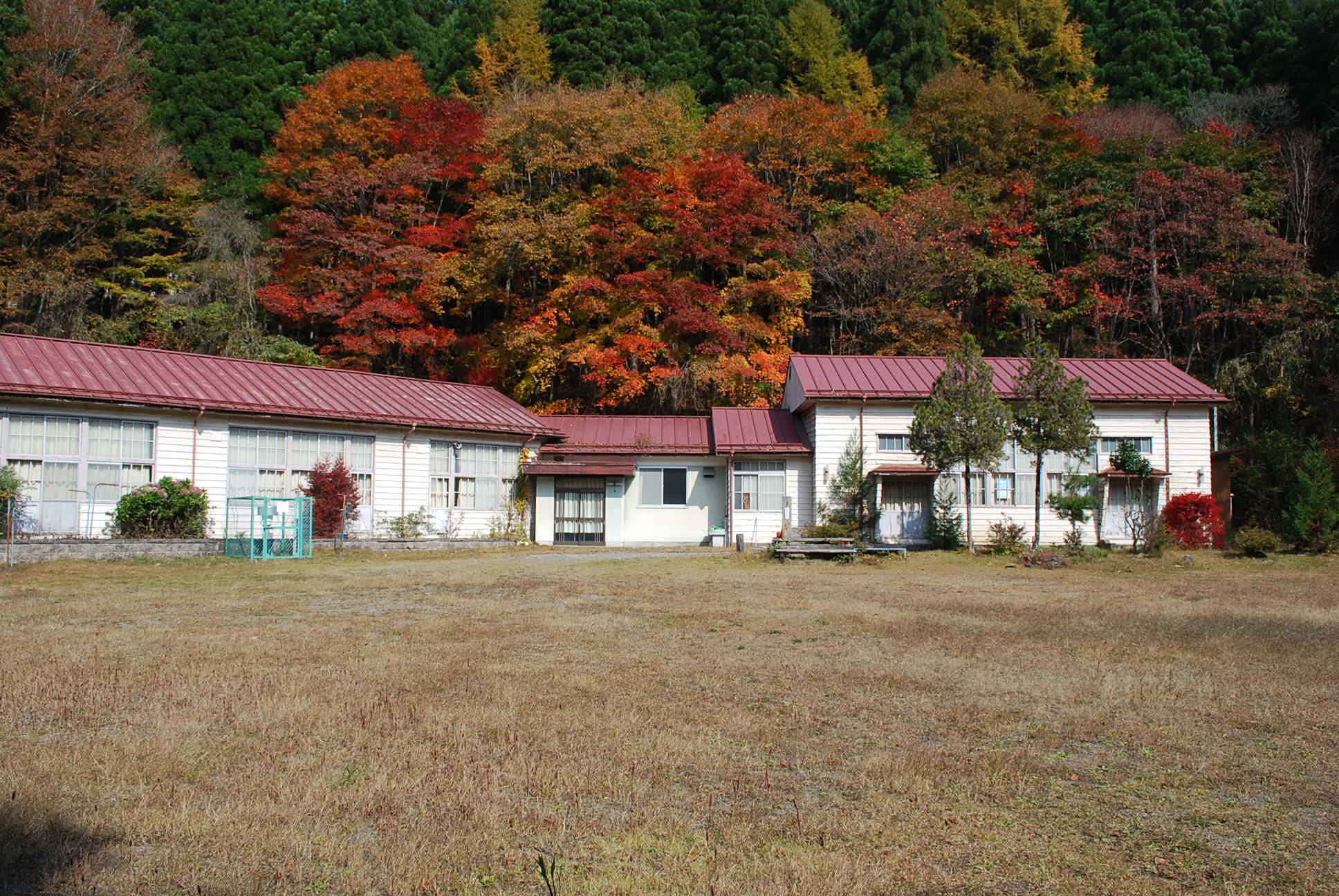 埼玉県秩父市の旧大滝村立小学校三峰分校(建築家・関根要太郎作品再見)_f0142606_03591762.jpg