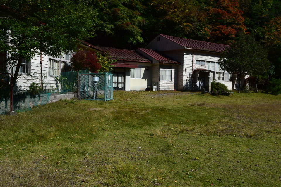 埼玉県秩父市の旧大滝村立小学校三峰分校(建築家・関根要太郎作品再見)_f0142606_05230188.jpg
