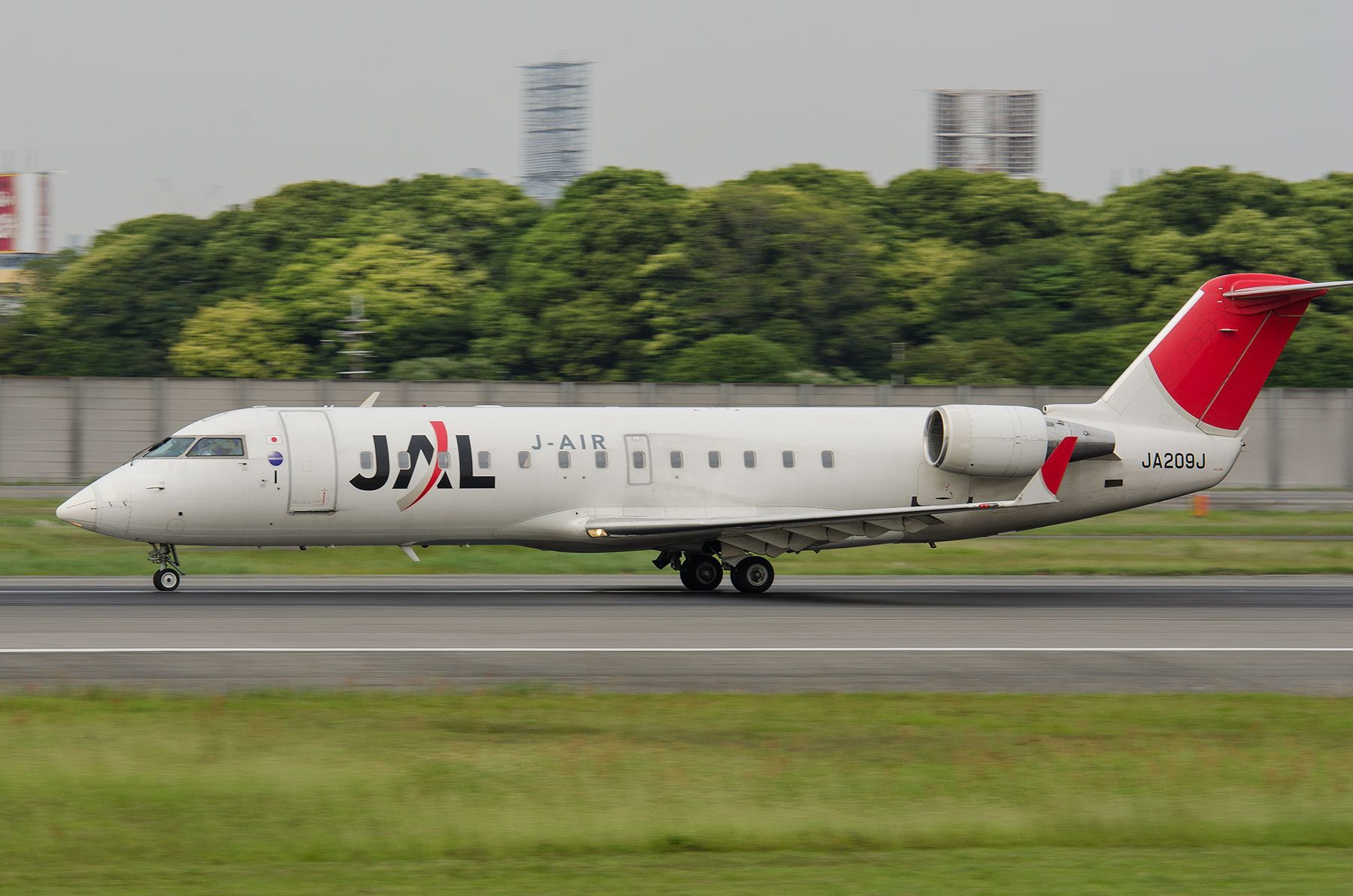 Bombardier CRJ-200 / JA209J_d0226909_20343514.jpg