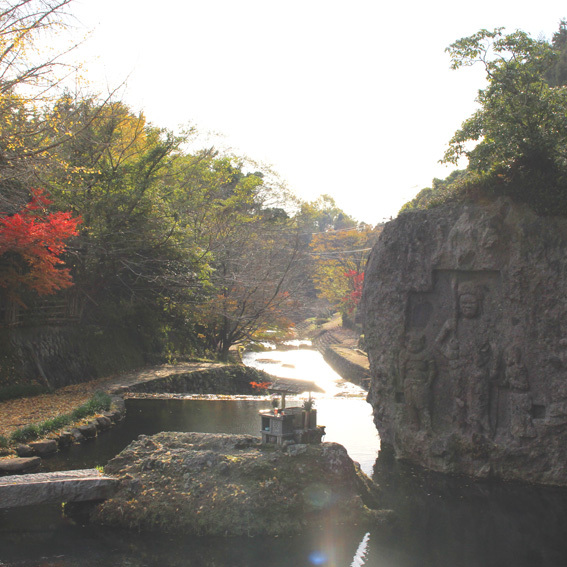 光と水と岩と共鳴。今が見頃な紅葉。by川中不動・天念寺エリア_a0329820_11360048.jpg