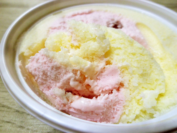 【TOPVALU】ストロベリーチーズ氷_c0152767_21315410.jpg