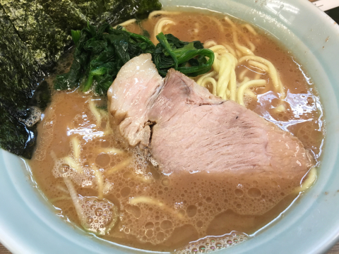 深夜に自由が丘の家系ラーメン  渡来武  自由が丘にて_f0005799_12313010.jpg