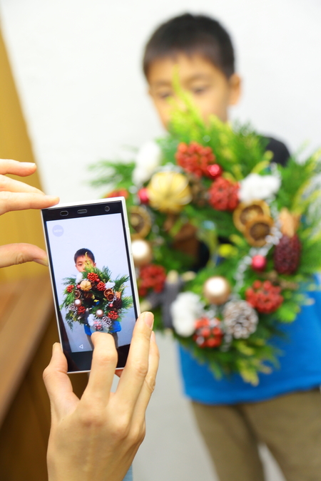 お子様と一緒のクリスマスリースレッスンご報告 次回リースレッスン12月3日_a0042928_2174944.jpg