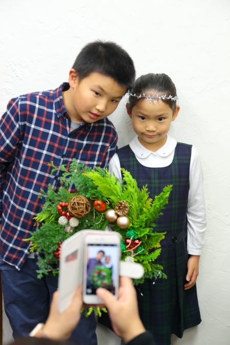 お子様と一緒のクリスマスリースレッスンご報告 次回リースレッスン12月3日_a0042928_2191331.jpg