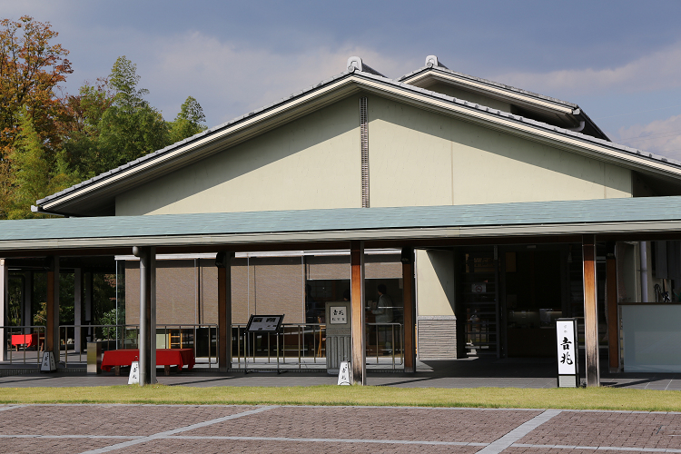 紅葉の八幡市 －京都 吉兆 松花堂店－ _b0169330_814772.jpg