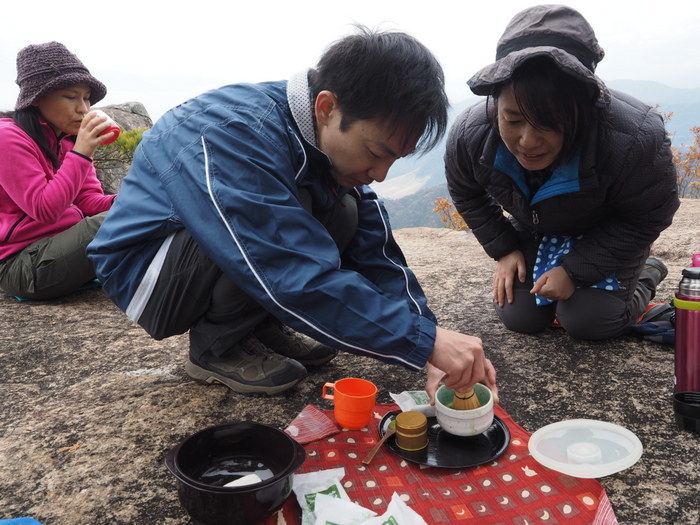 河平連山の八畳岩で、お茶会_c0116915_00320694.jpg