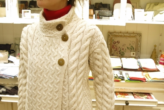 暖かな冬の日は、CARRAIG DONN の縄編みカーディガンで・・・_c0227633_13153140.jpg