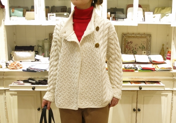 暖かな冬の日は、CARRAIG DONN の縄編みカーディガンで・・・_c0227633_13155223.jpg
