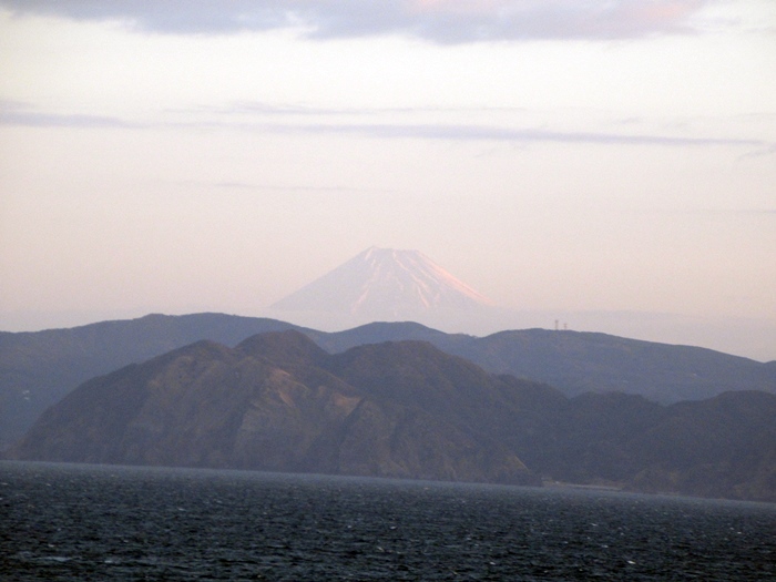 【飛鳥II】2日目の朝の日の出と富士山【歌舞伎クルーズ】_b0009849_17544750.jpg