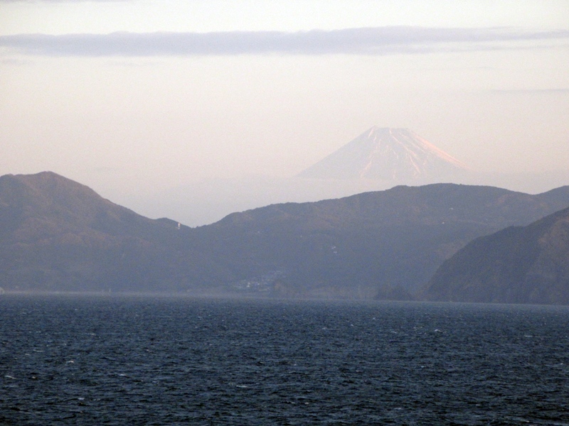 【飛鳥II】2日目の朝の日の出と富士山【歌舞伎クルーズ】_b0009849_17563877.jpg
