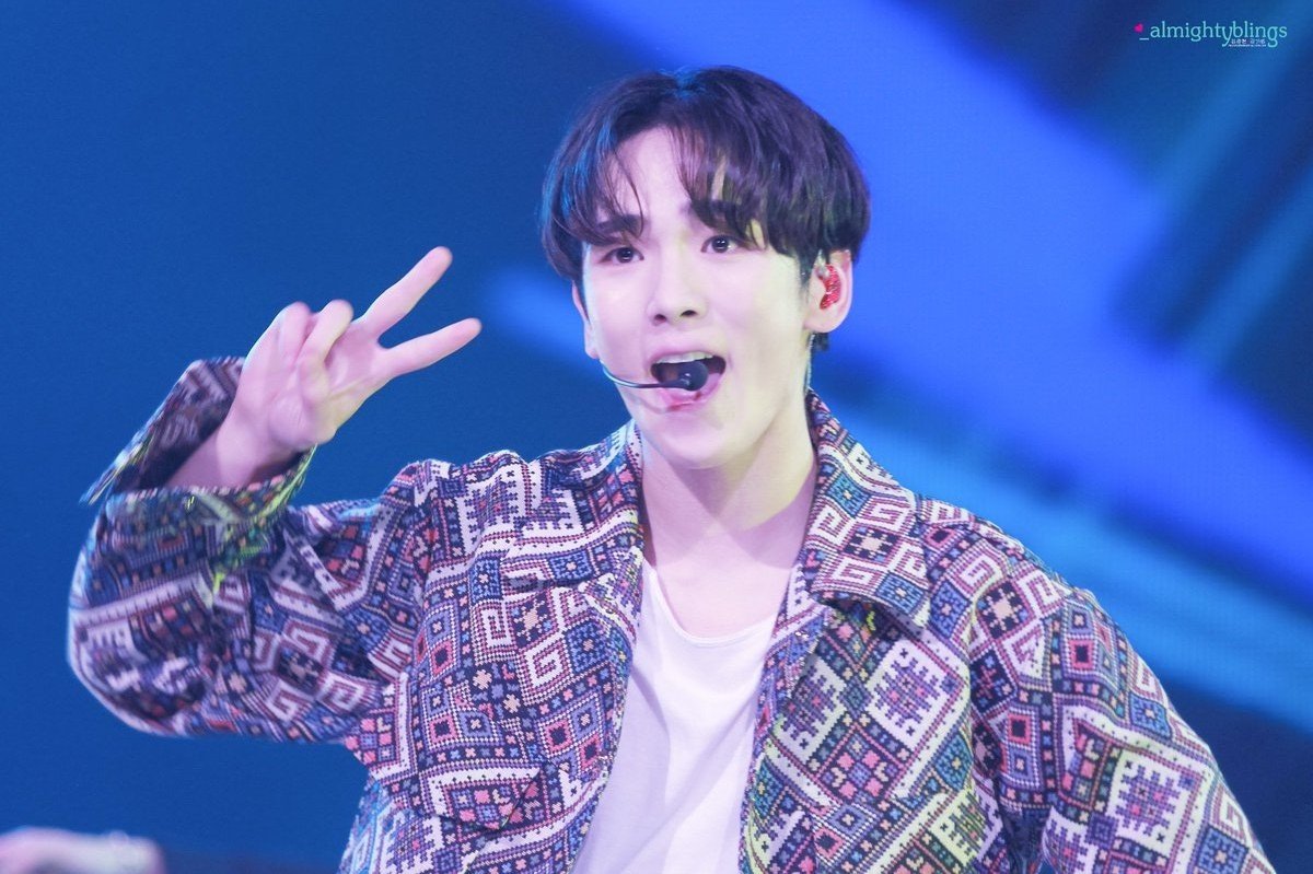 SHINee \' Shilla Beauty Concert in Singapore \' // 171124_e0080563_20521061.jpg