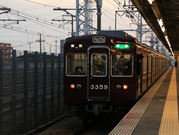 阪急3307F 上牧駅にて!_d0202264_21182185.jpg