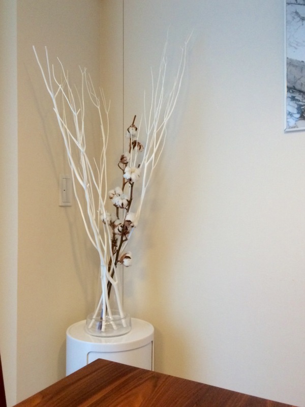 念願の白い枝がやってきた そして娘4歳のお誕生日 飾り付けはやっぱり100均で イロトリドリノ暮らし バンコク編
