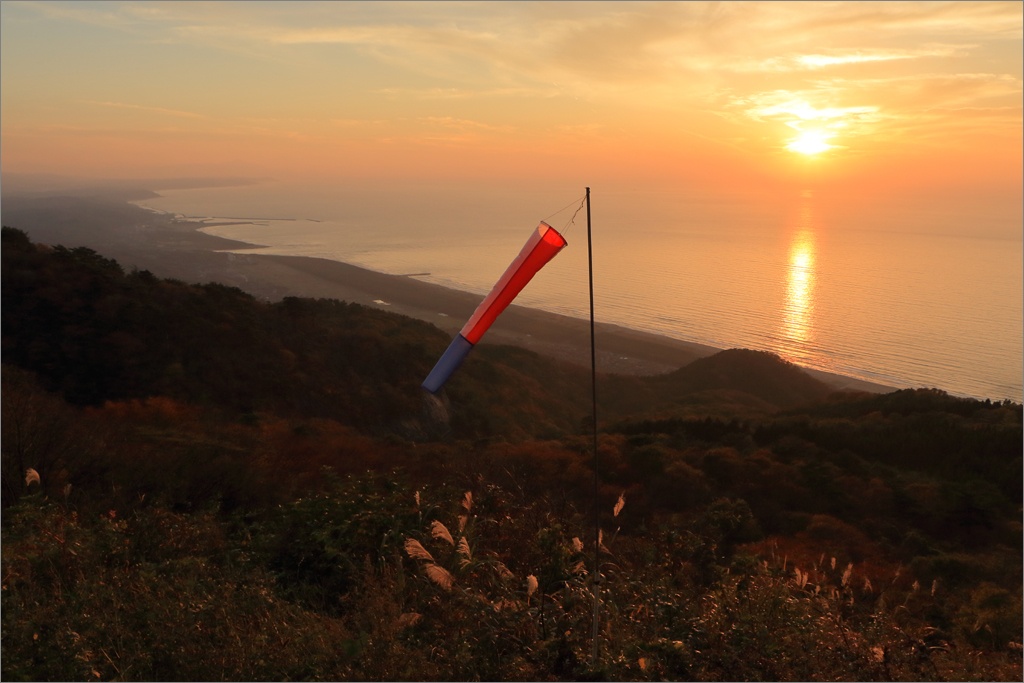 ※ 日本海・夕陽・吹き流し(２)_d0353401_23132739.jpg