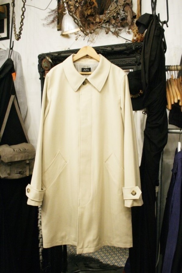 ヨーロッパ買い付け後記２６　イタリア晩飯篇。入荷　レディースアウター　PRADA、JIL SANDER、APC、ARMANI EXCHANGE_f0180307_20441144.jpg