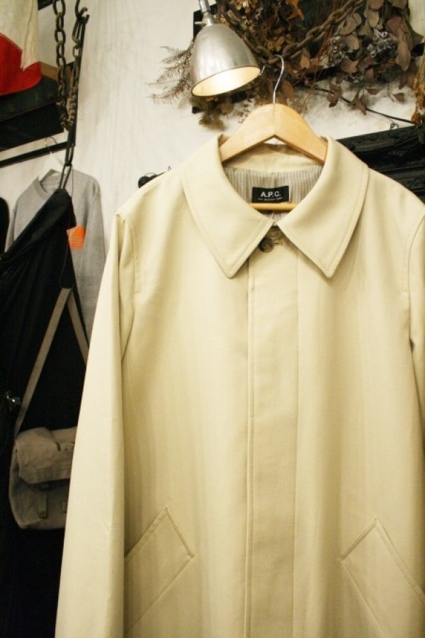 ヨーロッパ買い付け後記２６　イタリア晩飯篇。入荷　レディースアウター　PRADA、JIL SANDER、APC、ARMANI EXCHANGE_f0180307_20441376.jpg