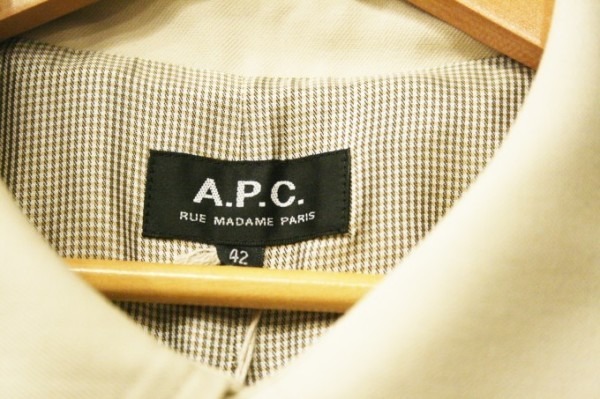 ヨーロッパ買い付け後記２６　イタリア晩飯篇。入荷　レディースアウター　PRADA、JIL SANDER、APC、ARMANI EXCHANGE_f0180307_20441600.jpg