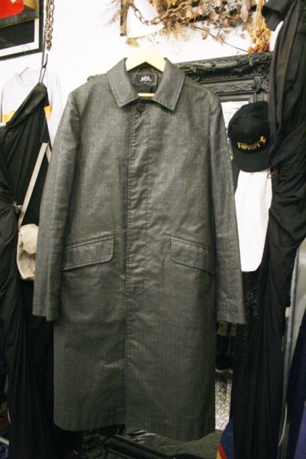 ヨーロッパ買い付け後記２６　イタリア晩飯篇。入荷　レディースアウター　PRADA、JIL SANDER、APC、ARMANI EXCHANGE_f0180307_20494326.jpg