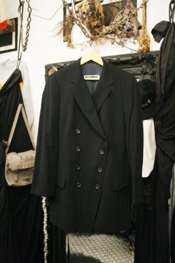 ヨーロッパ買い付け後記２６　イタリア晩飯篇。入荷　レディースアウター　PRADA、JIL SANDER、APC、ARMANI EXCHANGE_f0180307_21004489.jpg