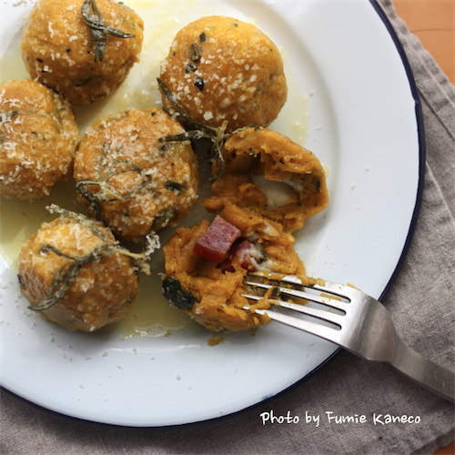 まんまるお団子の中には かぼちゃのポルペッテ ふみえ食堂 A Table To Be Full Of Happiness