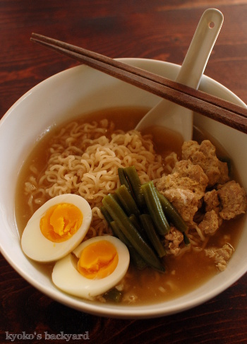 ターキー&ポテトのキャセロール。アップルパイ。なんちゃってラーメン(リメイク祭り その4)_b0253205_06365105.jpg