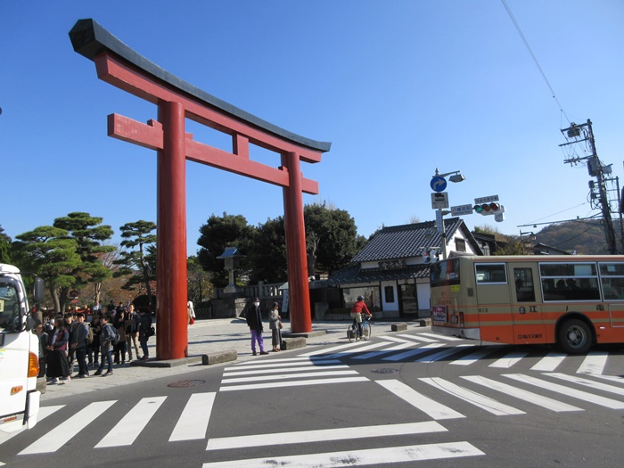 【快晴の鎌倉・小町通り】_b0009849_1418181.jpg