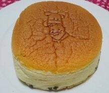 焼きたてチーズケーキ　りくろーおじさん_b0153550_18484938.jpg